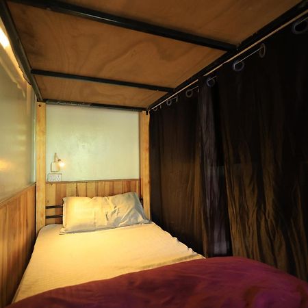 Beholden Stay And Cafe - Manali, Rooms & Dorms Exterior photo