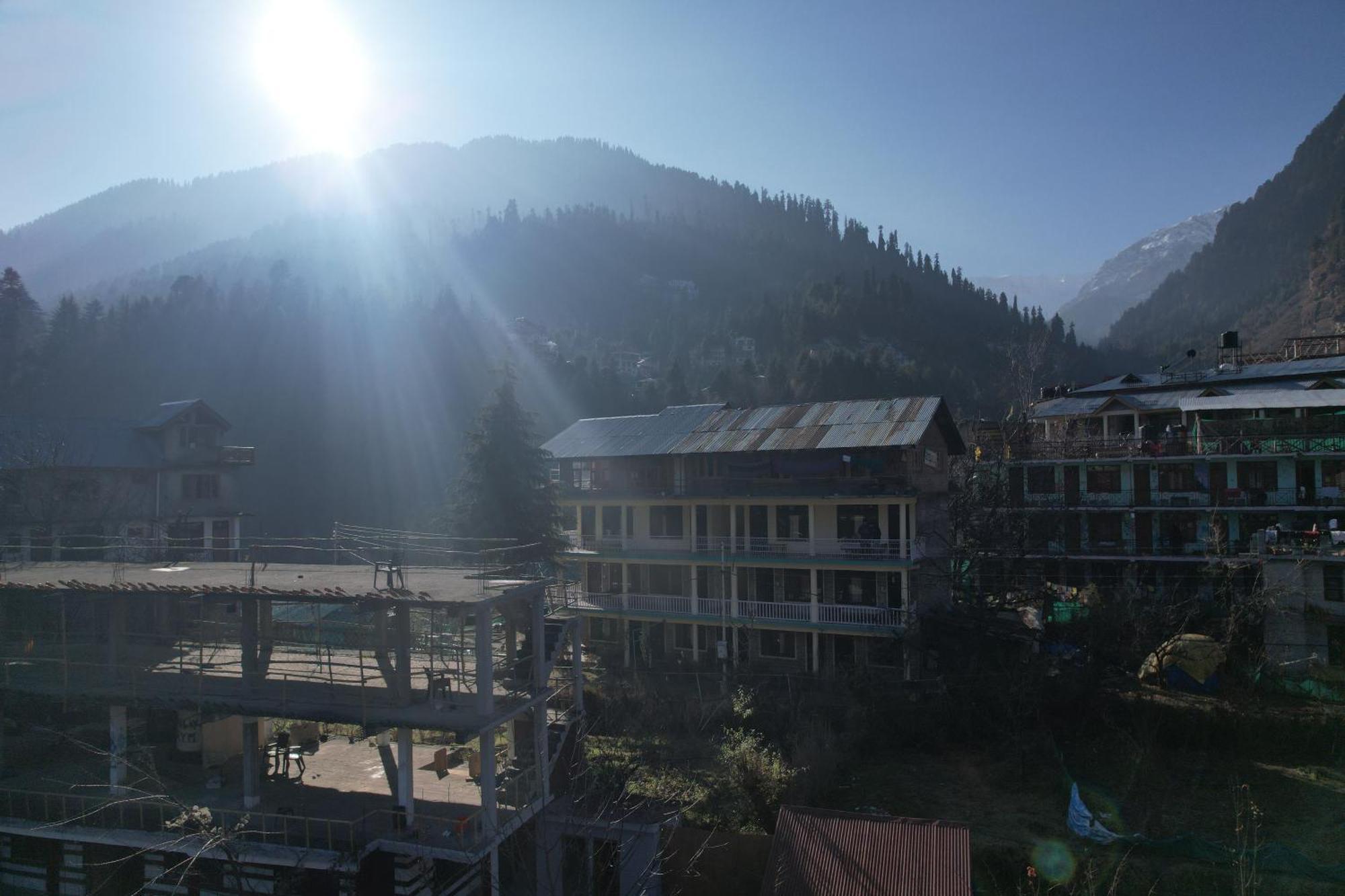 Beholden Stay And Cafe - Manali, Rooms & Dorms Exterior photo