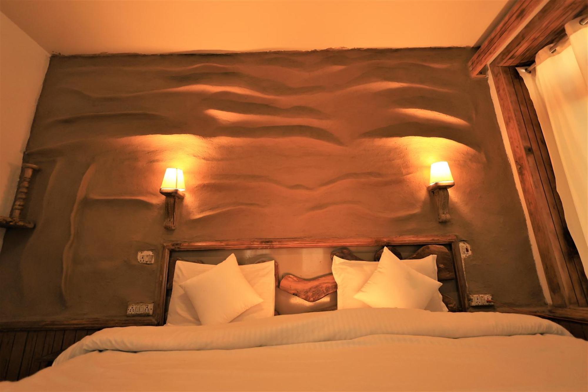 Beholden Stay And Cafe - Manali, Rooms & Dorms Exterior photo