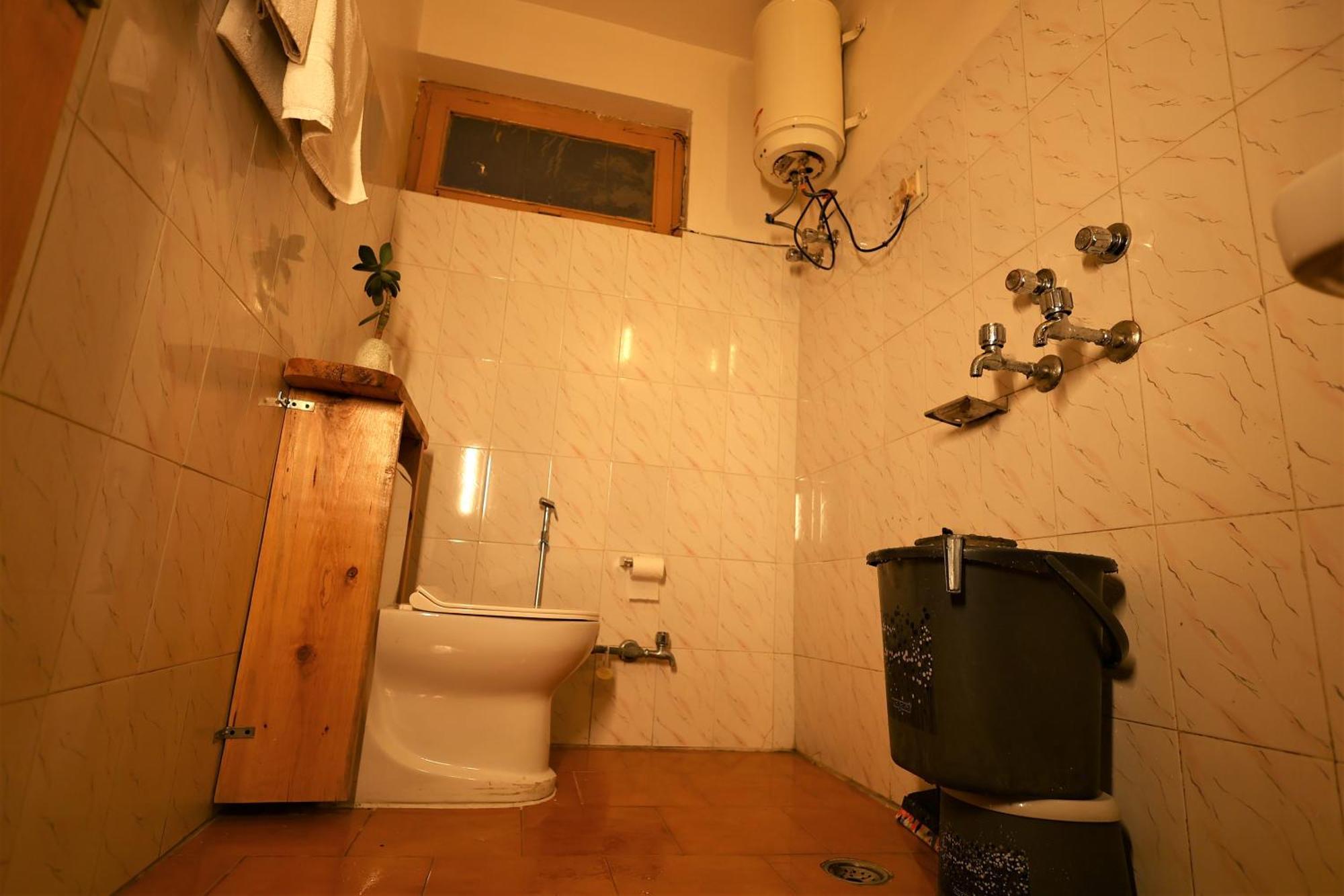 Beholden Stay And Cafe - Manali, Rooms & Dorms Exterior photo