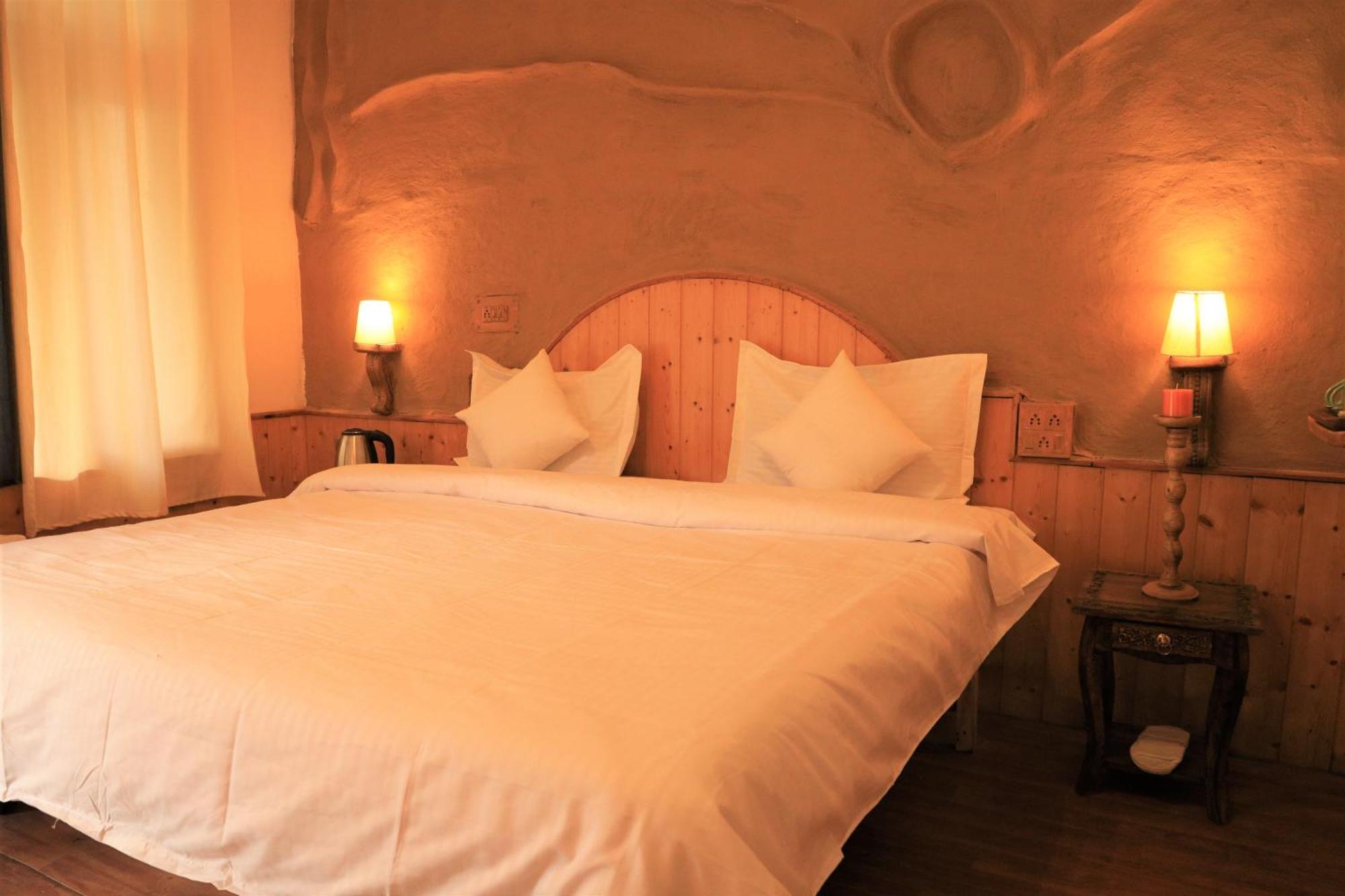 Beholden Stay And Cafe - Manali, Rooms & Dorms Exterior photo