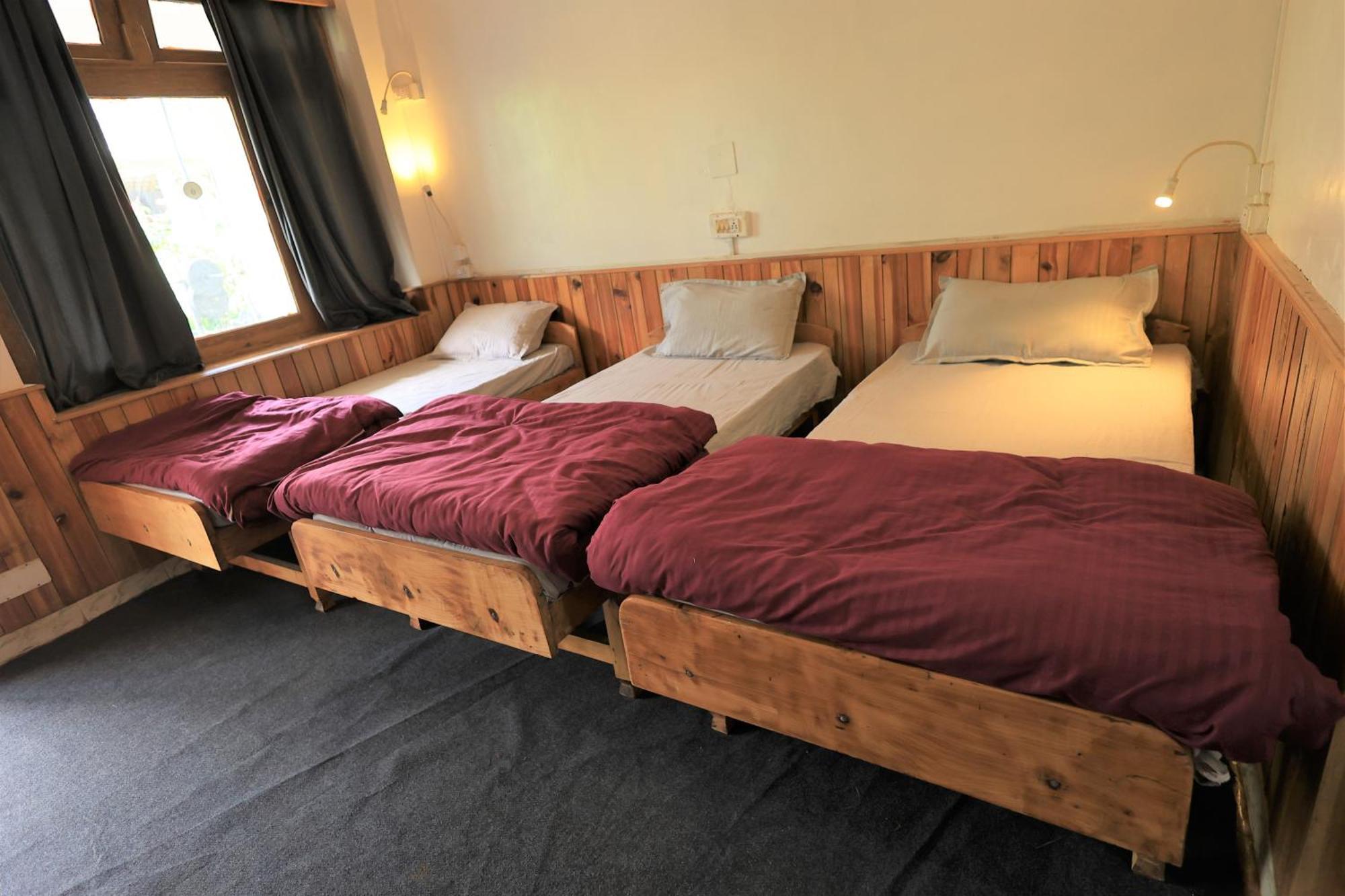 Beholden Stay And Cafe - Manali, Rooms & Dorms Exterior photo